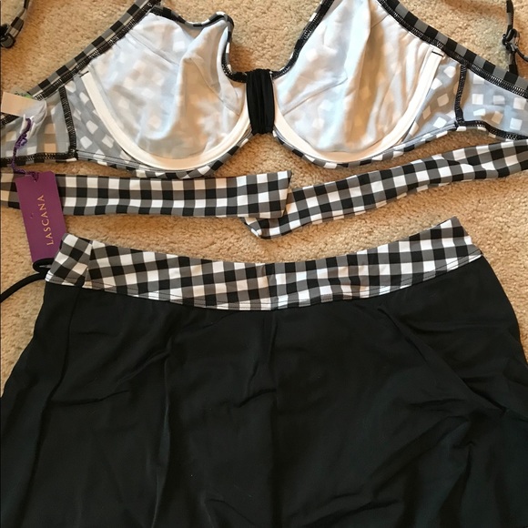 NEW!! Two piece swimsuit with skirted bottom. - Picture 2 of 7